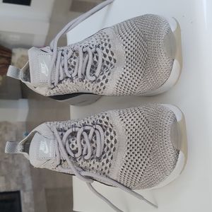 Nike women's sneaker in light gray size 9